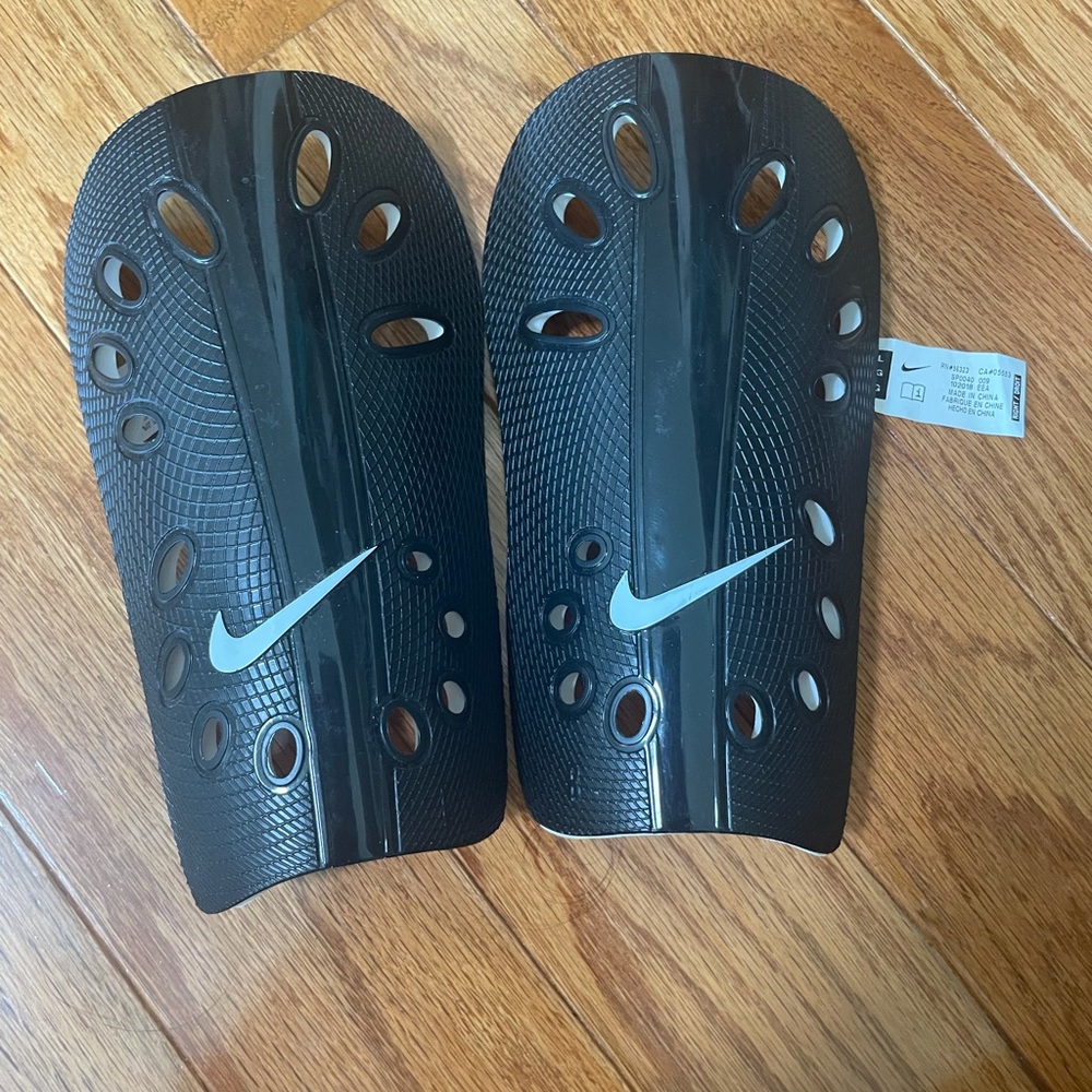 nike shon gaurds